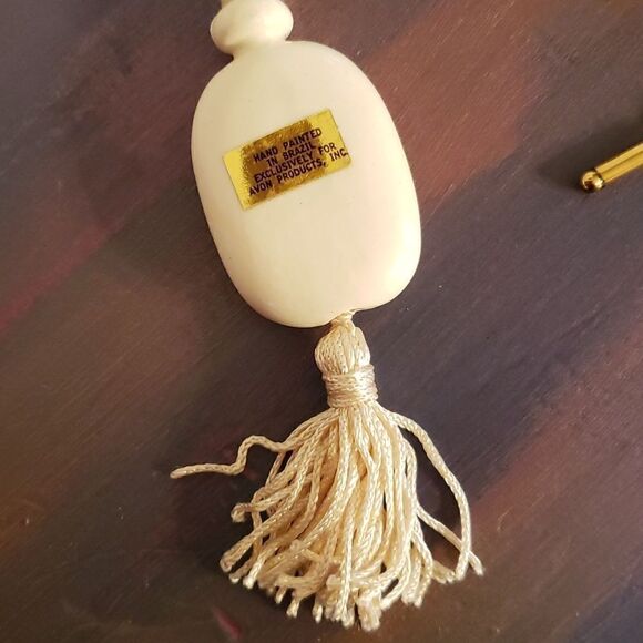 NWOT Avon Vintage 1977 Tender Blossoms Floral Ceramic Pendant Necklace - Picture 3 of 4